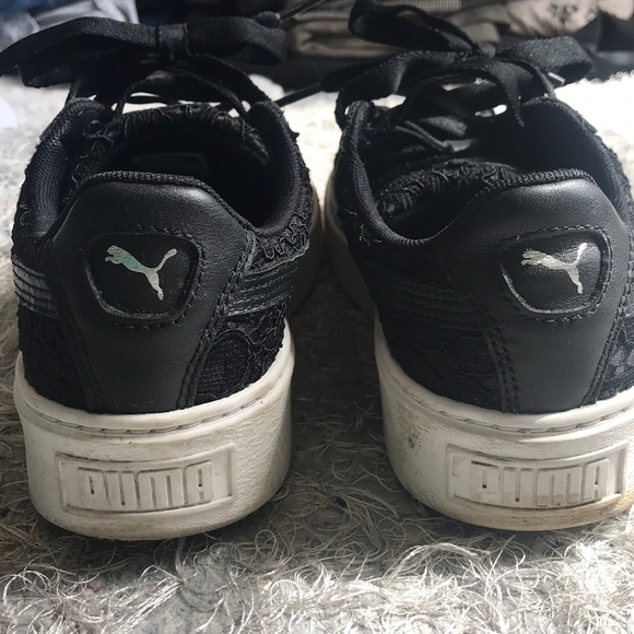 Puma Women’s Basket Classic Floral Lace platform - Picture 3 of 3